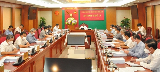 ky hop 15 uy ban kiem tra trung uong ky luat canh cao nhieu tap the ca nhan