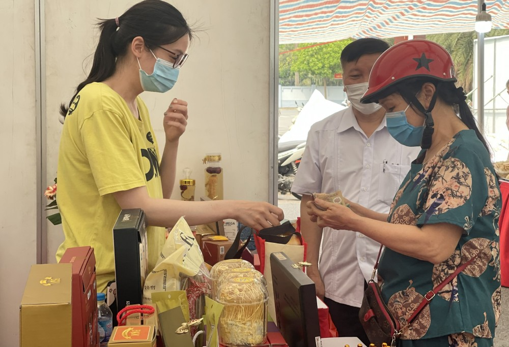Người lao động chưa qua đào tạo, làm việc theo giờ tại các cơ sở kinh doanh nhỏ cũng khó chấp nhận được mức lương tối thiểu tính theo giờ là 15.600 đồng – 22.500 đồng/giờ