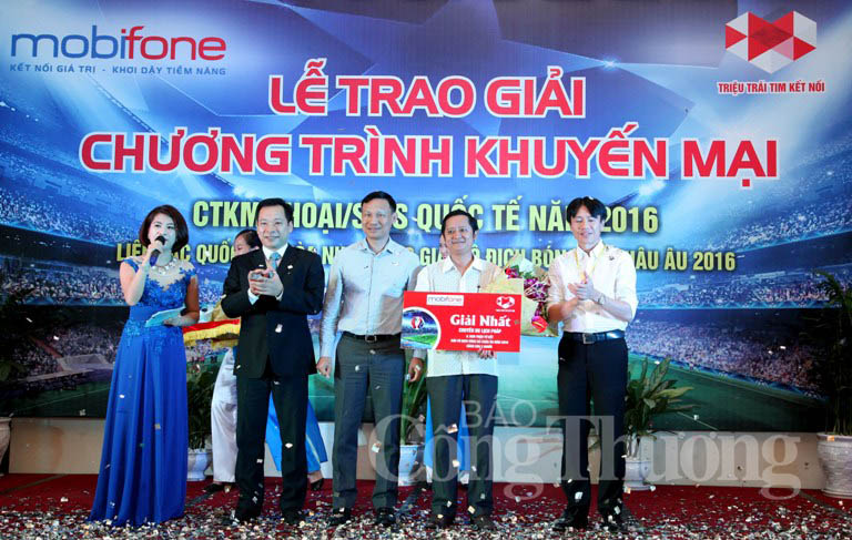 MobiFone trao thưởng cho 45 khách hàng may mắn