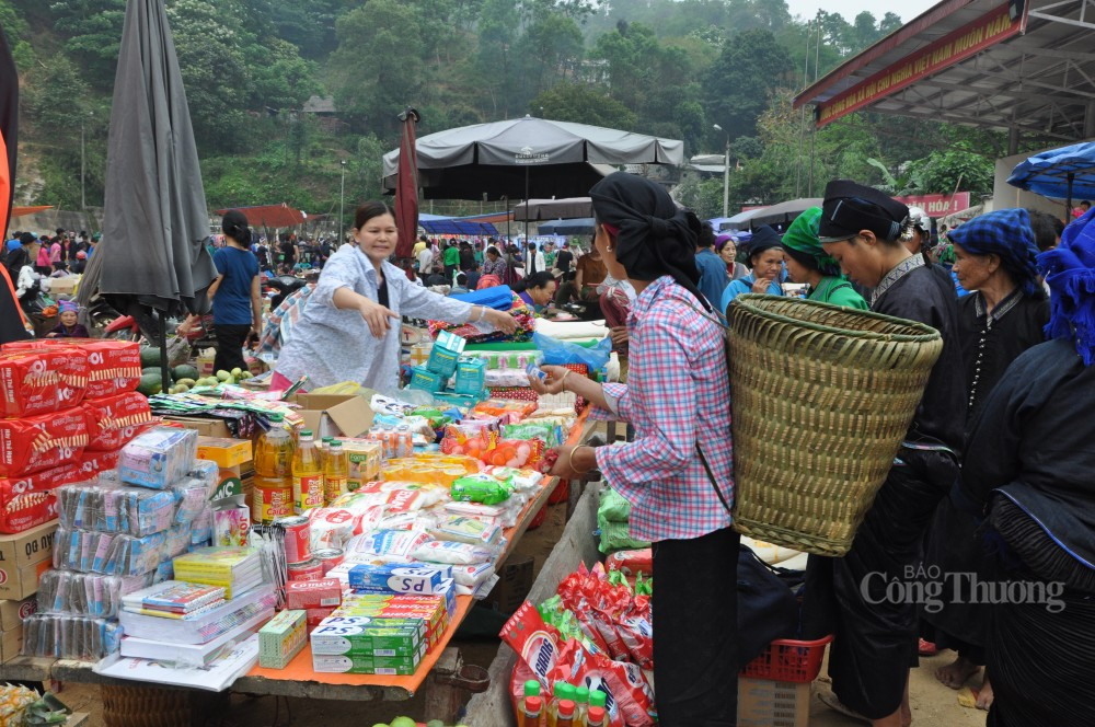 Hà Giang đặt mục tiêu đến năm 2025 sẽ xây mới thêm 5 chợ. (Hình ảnh Chợ phiên huyện Hoàng Su Phì, tỉnh Hà Giang)