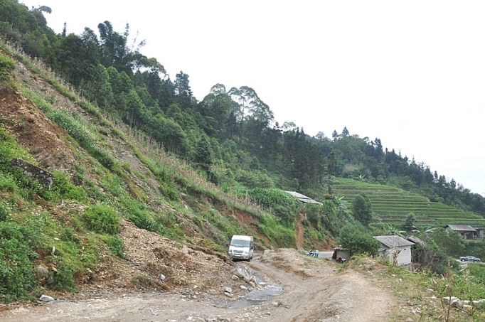 mang yeu thuong len voi hoc sinh vung kho