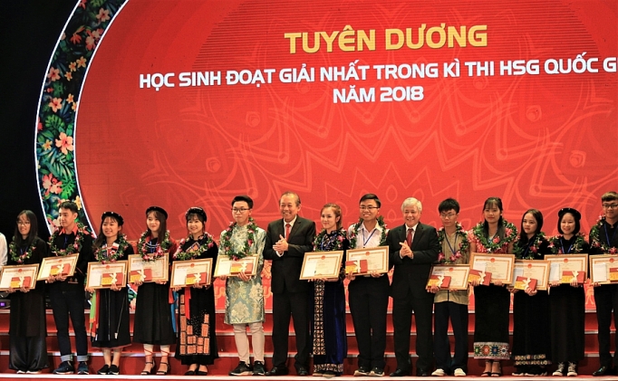 tuyen duong 166 hoc sinh sinh vien dan toc thieu so xuat sac tieu bieu