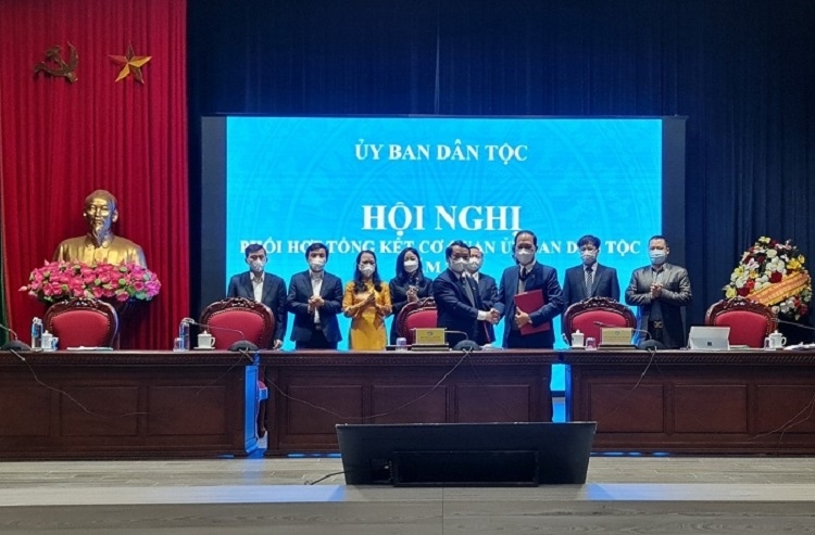 Ký kết giao ước thi đua năm 2022 giữa Lãnh đạo Uỷ ban Dân tộc và Công đoàn Ủy ban Dân tộc