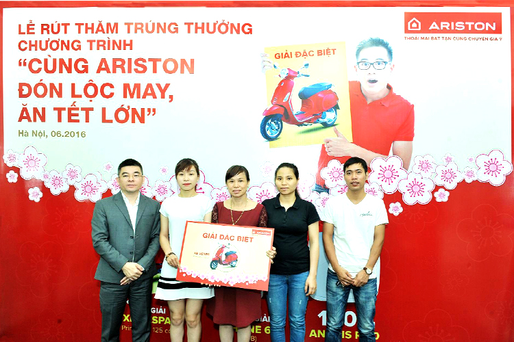 Ariston trao hàng trăm quà tặng trúng thưởng cho các cửa hàng