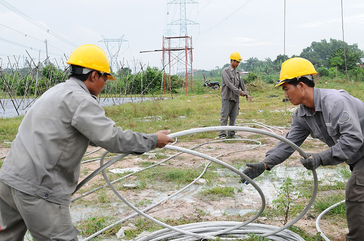 Triển khai các dự án truyền tải điện: Vướng giải phóng mặt bằng