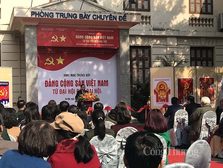 Khai mạc trưng bày Khai mạc trưng bày