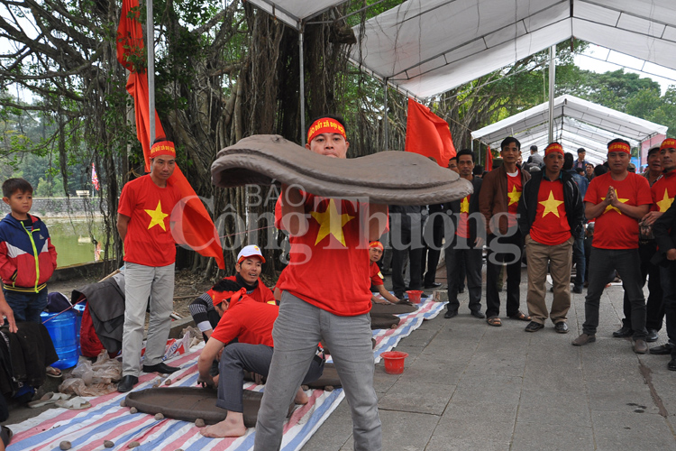 Rộn ràng pháo đất ngày Xuân Rộn ràng pháo đất ngày Xuân