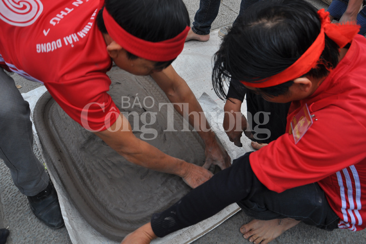 Rộn ràng pháo đất ngày Xuân Rộn ràng pháo đất ngày Xuân
