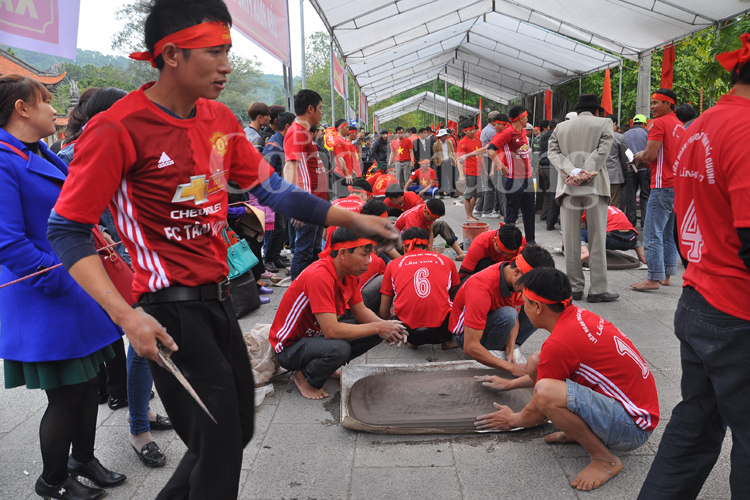 Rộn ràng pháo đất ngày Xuân Rộn ràng pháo đất ngày Xuân