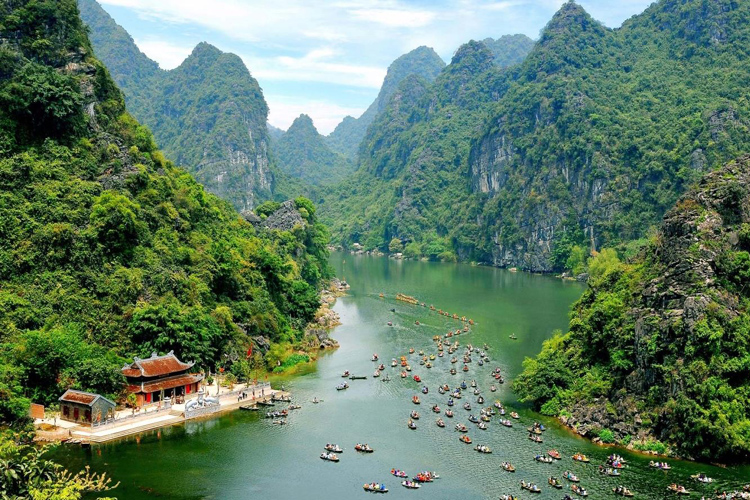 Du lịch lễ hội, hành hương đắt khách