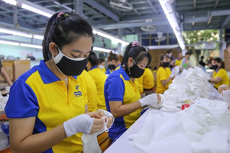 việc tăng lương không chỉ mang lại lợi ích cho người lao động mà còn là động lực giúp tăng năng suất lao động