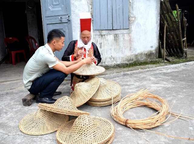 Quảng Ninh: Khôi phục và phát triển nghề làm nón của dân tộc Dao