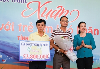 tan hiep phat mang mua xuan am ap den voi tre em ngheo