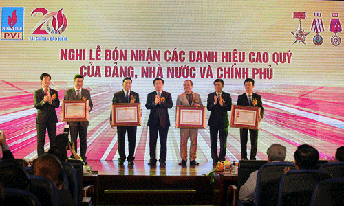 Lãnh đạo PVI được tặng thưởng Huân chương Lao động hạng Nhất