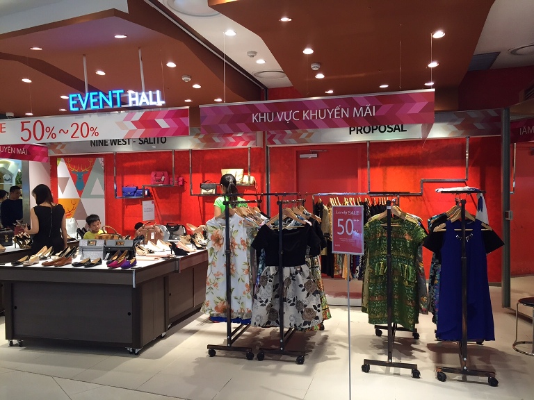 Tưng bừng khuyến mại tại Lotte Department Store