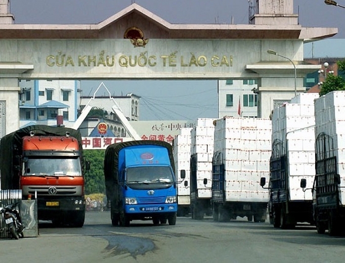 38493 xe hang hoa xuat khau qua cac cua khau bien gioi phia bac