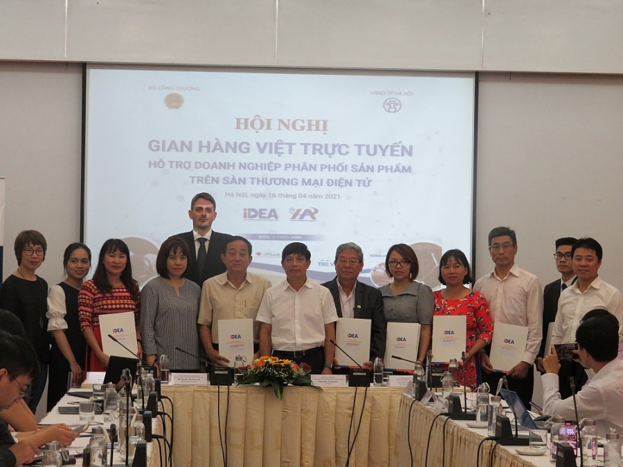 doanh nghiệp sản xuất đã hoàn thành việc ký kết thỏa thuận triển khai phân phối sản phẩm trên các sàn thương mại điện tử thông qua “Gian hàng Việt trực tuyến”