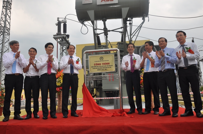 EVN HANOI: Gắn biển Trạm biến áp 110kV Sân bay Nội Bài