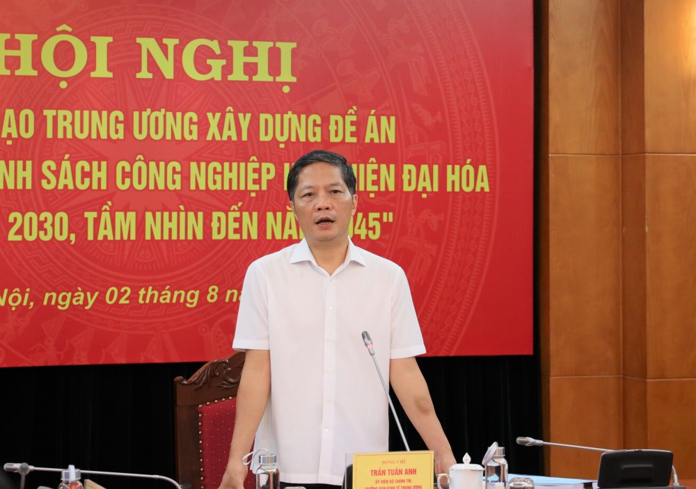 ông Trần Tuấn Anh- Trưởng ban kinh tế