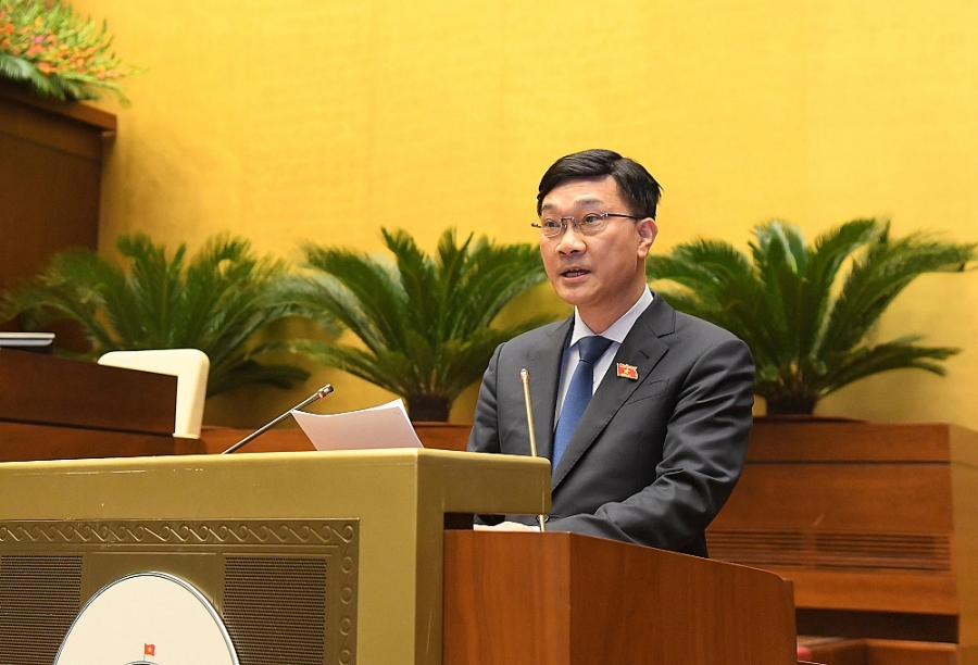 Chủ nhiệm Ủy ban Kinh tế của Quốc hội Vũ Hồng Thanh trình bày Báo cáo giải trình, tiếp thu, chỉnh lý dự thảo Nghị quyết về Kế hoạch cơ cấu lại nền kinh tế giai đoạn 2021-2025, Kế hoạch phát triển kinh tế - xã hội năm 2022 