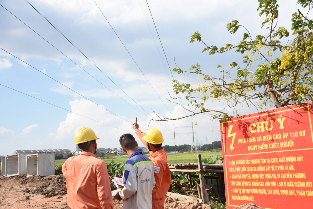 EVNHANOI tuyên truyền an toàn điện tại các công trình có nguy cơ vi phạm hành hang bảo vệ an toàn lưới điện