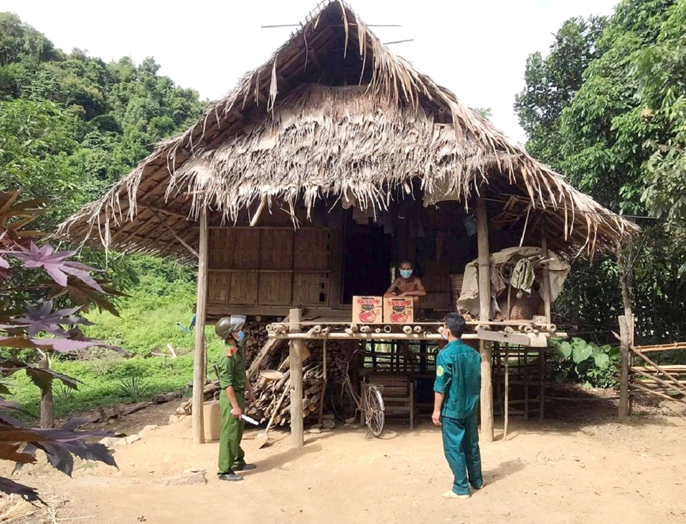 Chuyện huyện nghèo chống dịch