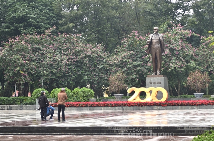 ha noi mung 1 tet ngay duy nhat trong nam song cham