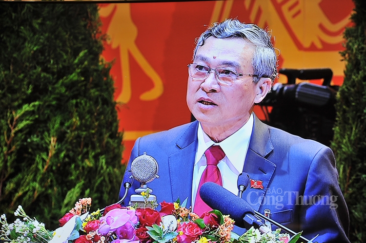 Đại biểu thảo luận sôi nổi tại Diễn đàn Đại hội Đảng