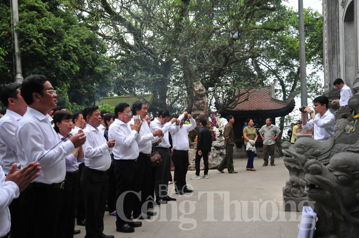 Tổ chức giáo dục truyền thống và học tập tư tưởng Hồ Chí Minh