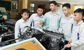nang cao chat luong giao duc nghe nghiep toan quoc qua vai tro giang vien