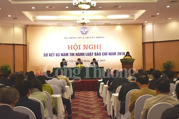 co the cong khai danh sach nhung nguoi duoc cap the nha bao