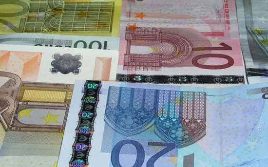 USD tăng bằng Euro: 15 năm có 1, điều đáng sợ phía trước