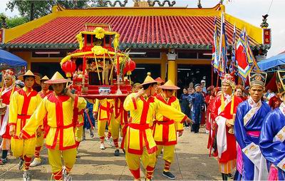 ha noi cong bo duong day nong tiep nhan xu ly thong tin ve le hoi