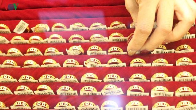 gia vang sjc tang tro lai van thap hon gia vang the gioi