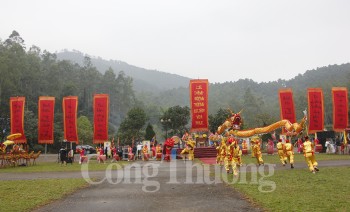 Nghệ An: Tưng bừng Lễ hội Đền Vua Mai