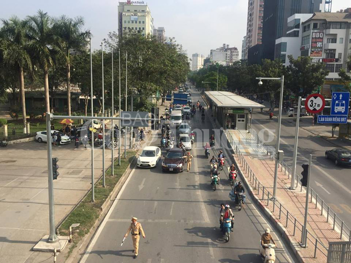 Hà Nội: Kiểm tra, xử lý nghiêm phương tiện lấn làn xe buýt nhanh BRT