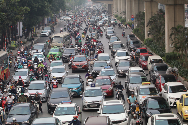 ha noi dang dat ra lo trinh cam xe may