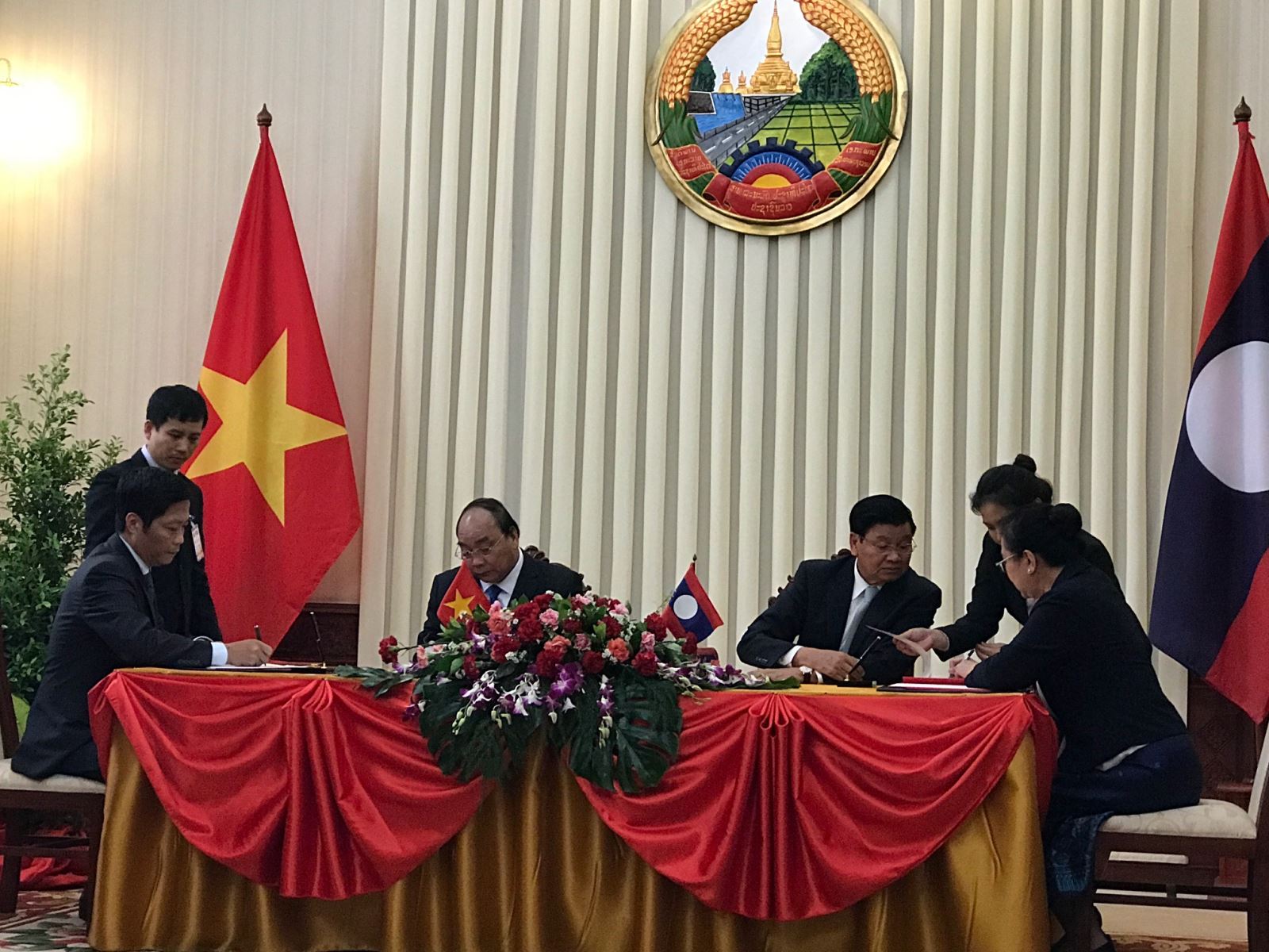 Bộ Công Thương Việt Nam ký kết nhiều văn kiện quan trọng cùng Bộ Công Thương Lào