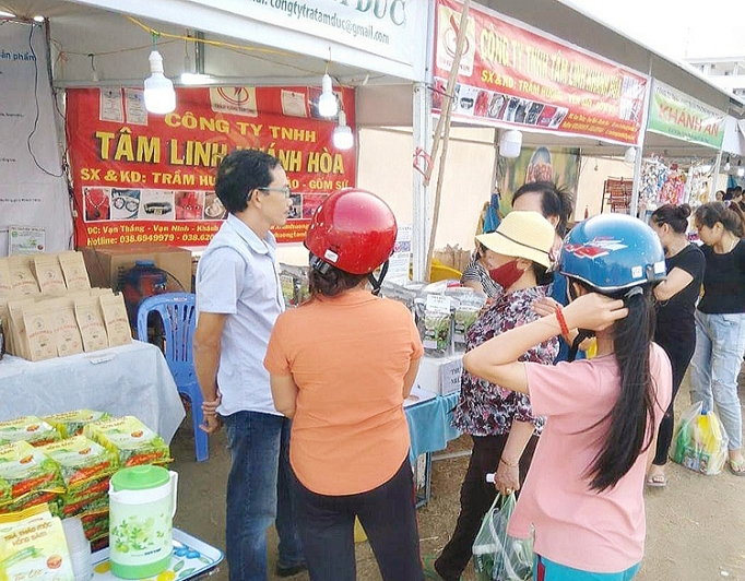 khanh hoa chu trong chuong trinh dua hang viet ve nong thon