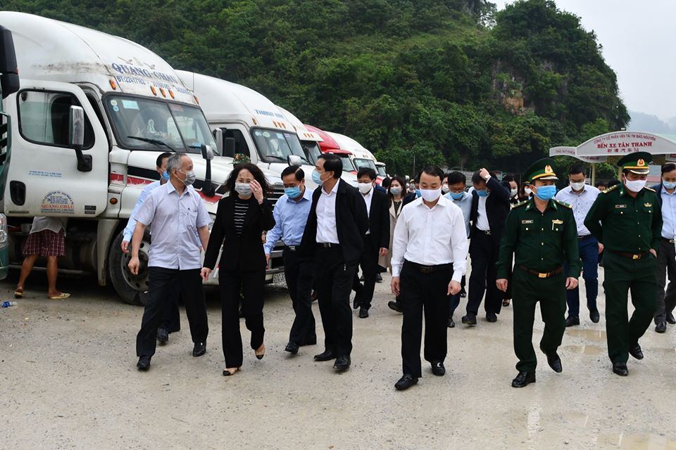 tap trung giai phong hang nong san xuat khau ton dong tai cua khau