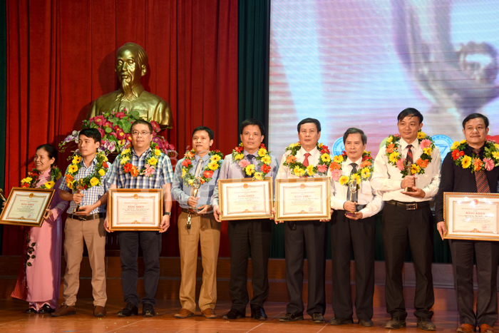 Trao giải thưởng Sáng tạo Khoa học Công nghệ Nghệ An năm 2017