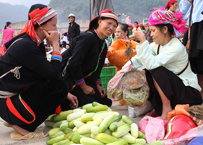 Chợ phiên Tây Bắc: Đa âm, đa sắc