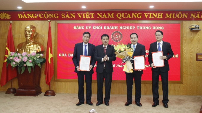 dang uy khoi doanh nghiep trung uong cong bo nhan su