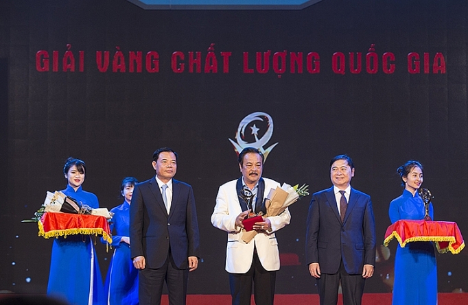 ceo tran qui thanh bay tieu chi giai thuong chat luong quoc gia vo cung chat che