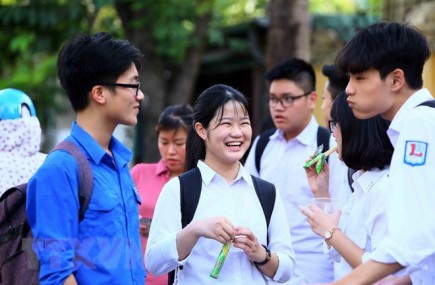 ha noi ha diem chuan vao lop 10 thpt chuyen va chuong trinh song bang