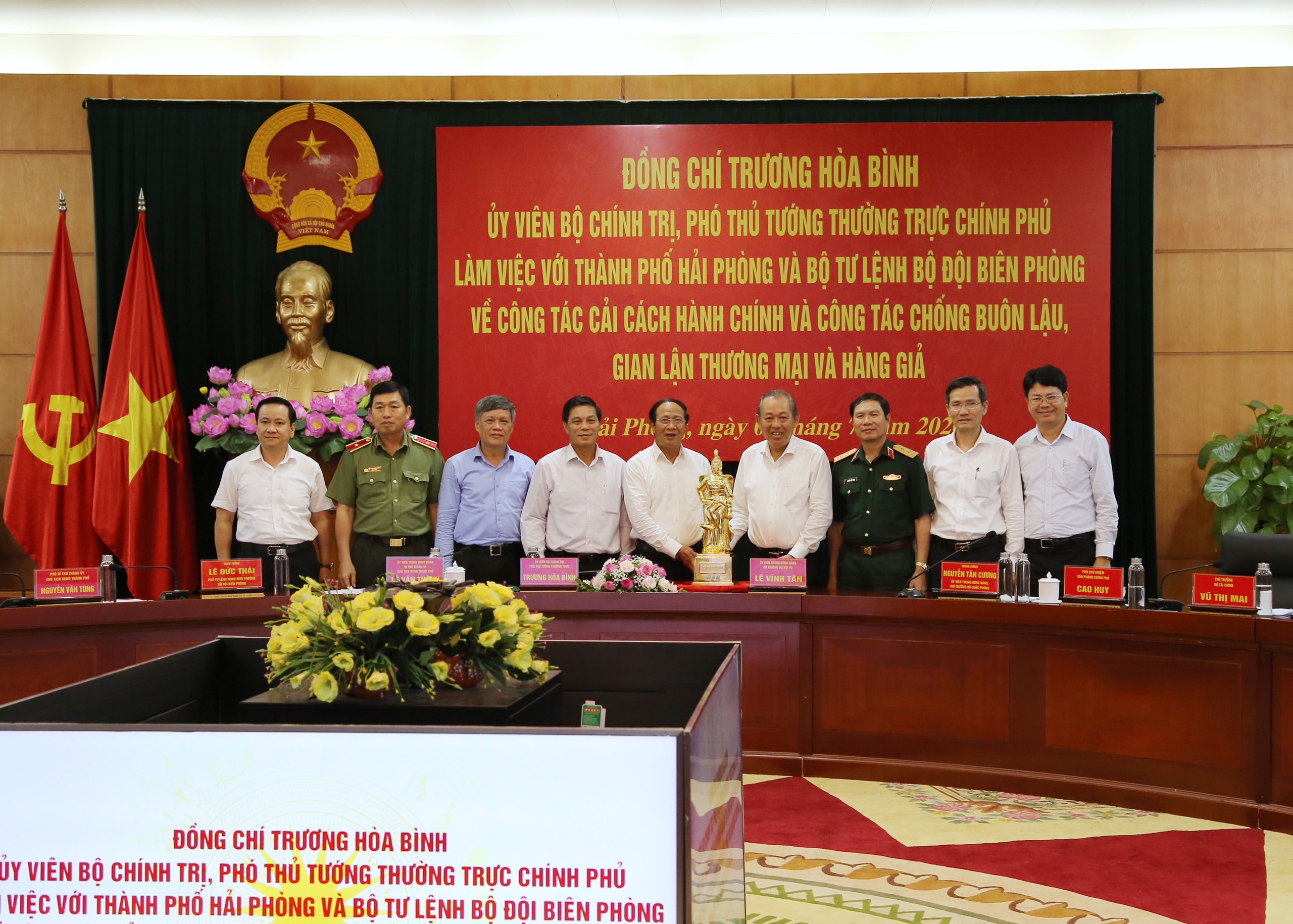 Phó Thủ tướng Thường trực Chính phủ Trương Hòa Bình –  làm việc tại TP. Hải Phòng