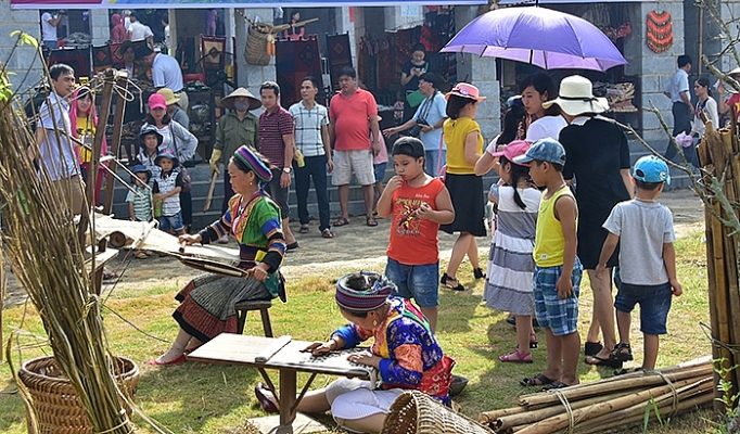 Giúp phụ nữ Tây Bắc cải thiện cuộc sống giup phu nu tay bac cai thien cuoc song