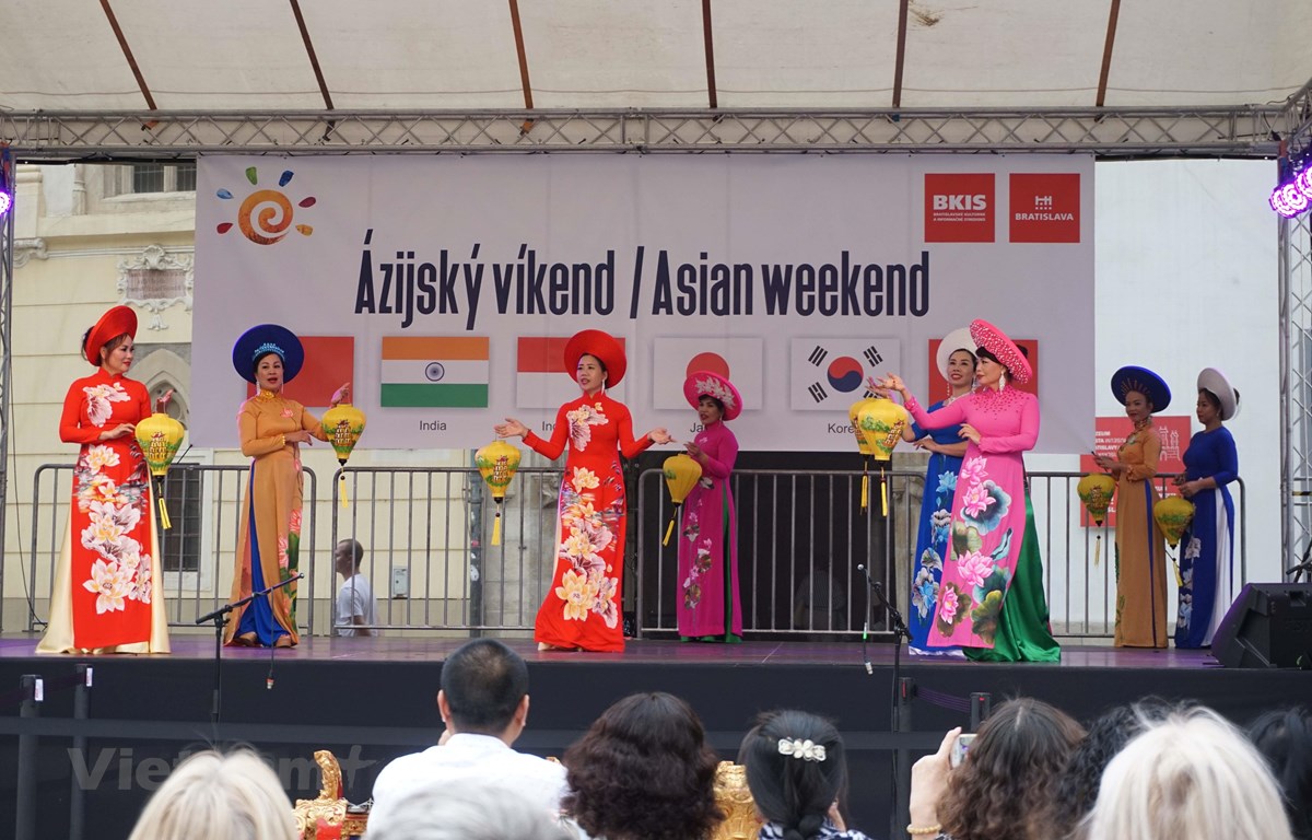 dac sac van hoa viet nam trong le hoi asian weekend 2019 o slovakia