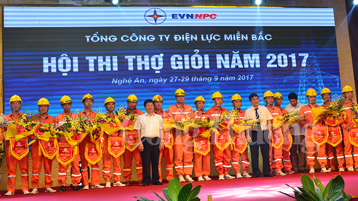 Nghệ An sôi nổi Hội thi thợ giỏi điện lực miền Bắc năm 2017