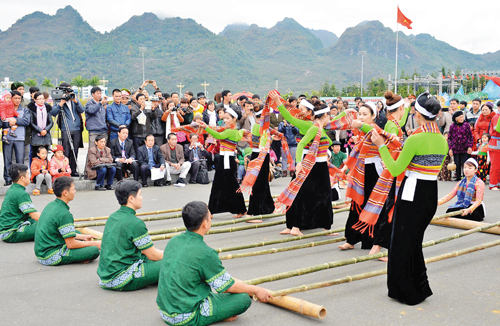 bao ton phat huy ban sac van hoa dan toc thai